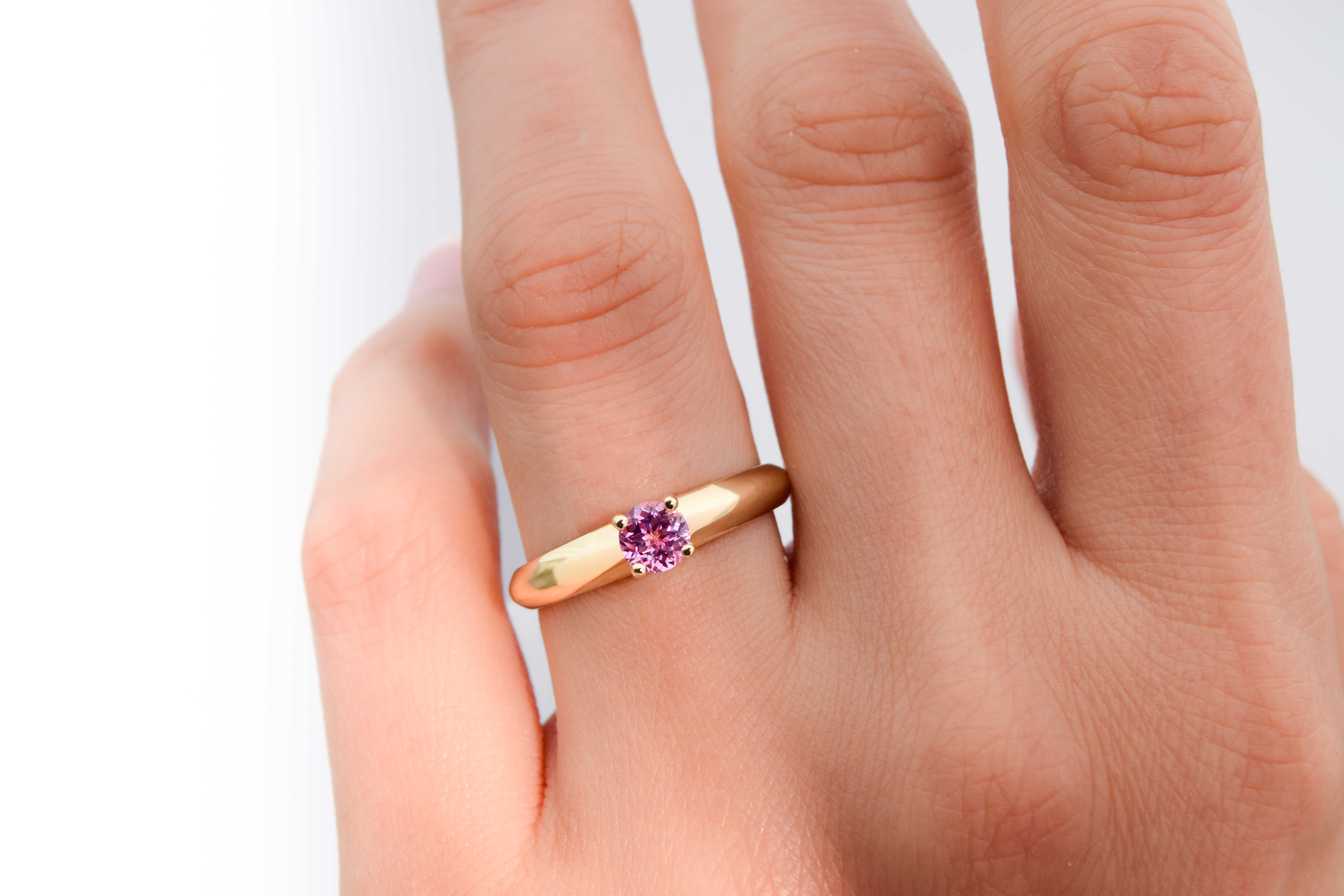 Anillo de compromiso Princess 5 Zafiro Rosa Oro 18K - Imagen 3